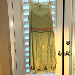Size 6 sleeveless Anthropologie mint green dress with antique lace detail.
